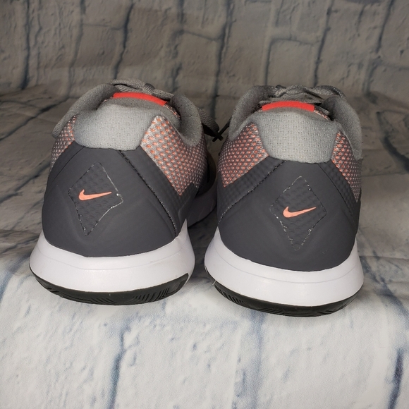 Nike Sneakers size 6.5 - Picture 5 of 9